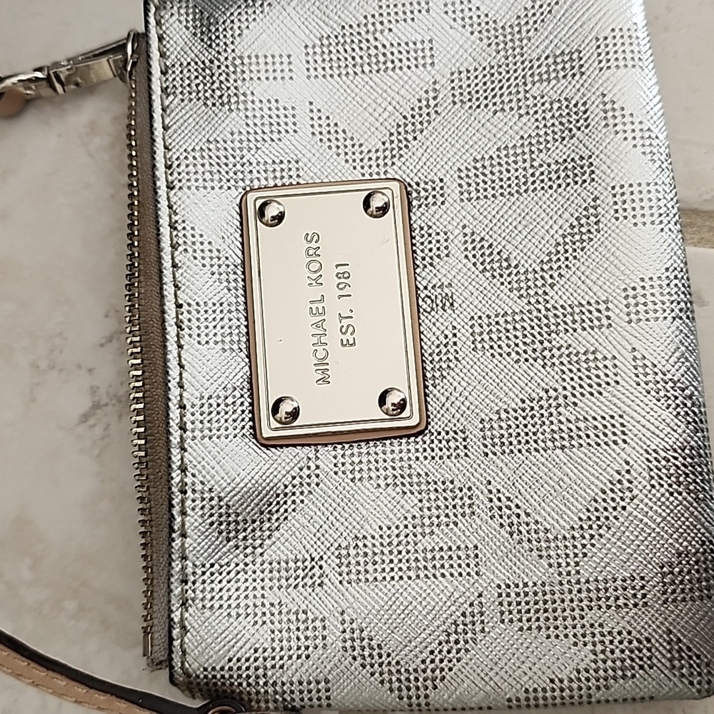 ๐โค๏ธโ๐ฅ MICHAEL KORS JET SET East West Signature SILVER TOTE & WALLET โค๏ธโ๐ฅ๐ - Picture 10 of 17